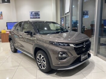 フロンクス展示車来ました